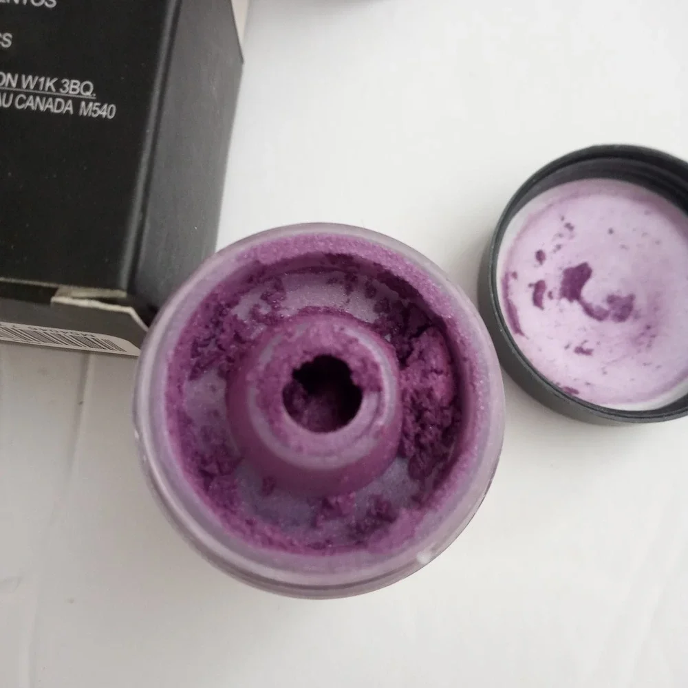MAC  Powder Pigment eyeshadow     GRAPE A15  7.5g /.26US oz NEW JUMBO